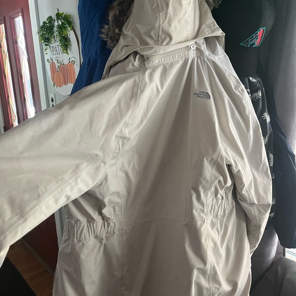 Womenswear Arctic North face parka off white with brownish faux fur trim. Size L - Picture 3 of 3